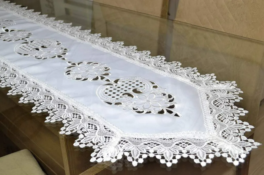 Caminhos de mesa: como escolher o modelo ideal para sua decoração